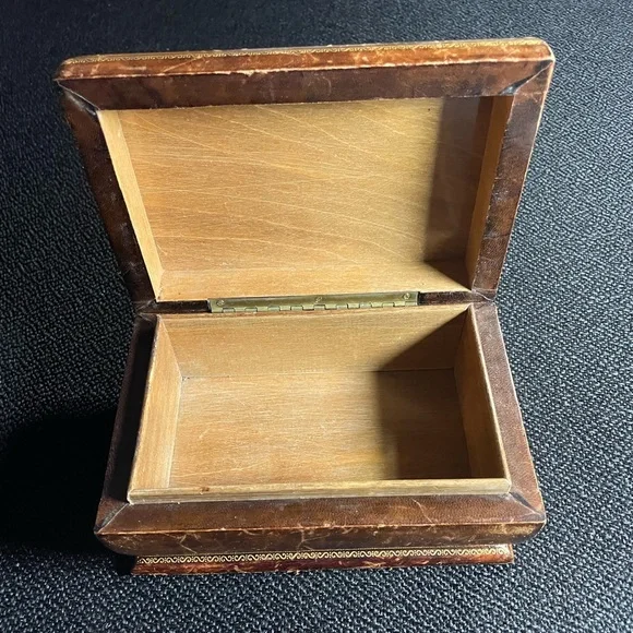 VTG Italian leather bound hinged gilded wooden casket box